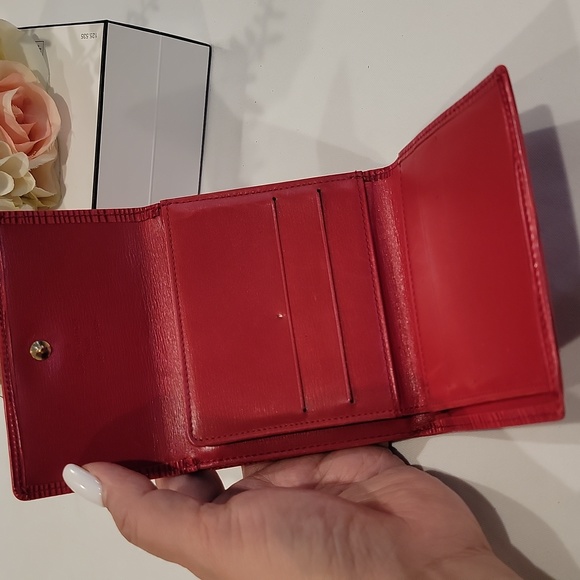 Authentic Louis Vuitton Epi wallet - Picture 6 of 9